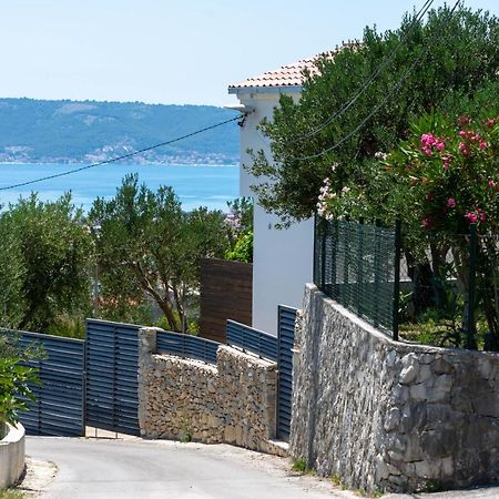 Plum Holiday Home Kastel Stari ภายนอก รูปภาพ