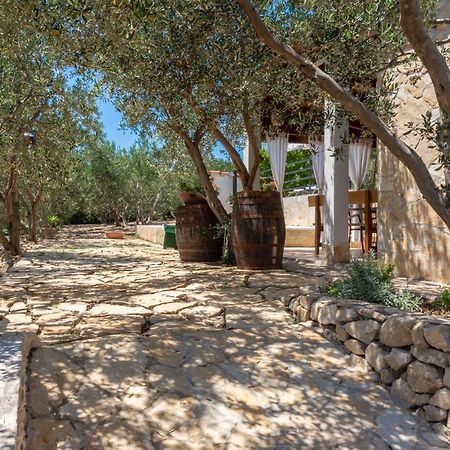 Plum Holiday Home Kastel Stari ภายนอก รูปภาพ