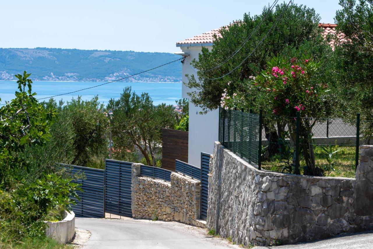Plum Holiday Home Kastel Stari ภายนอก รูปภาพ