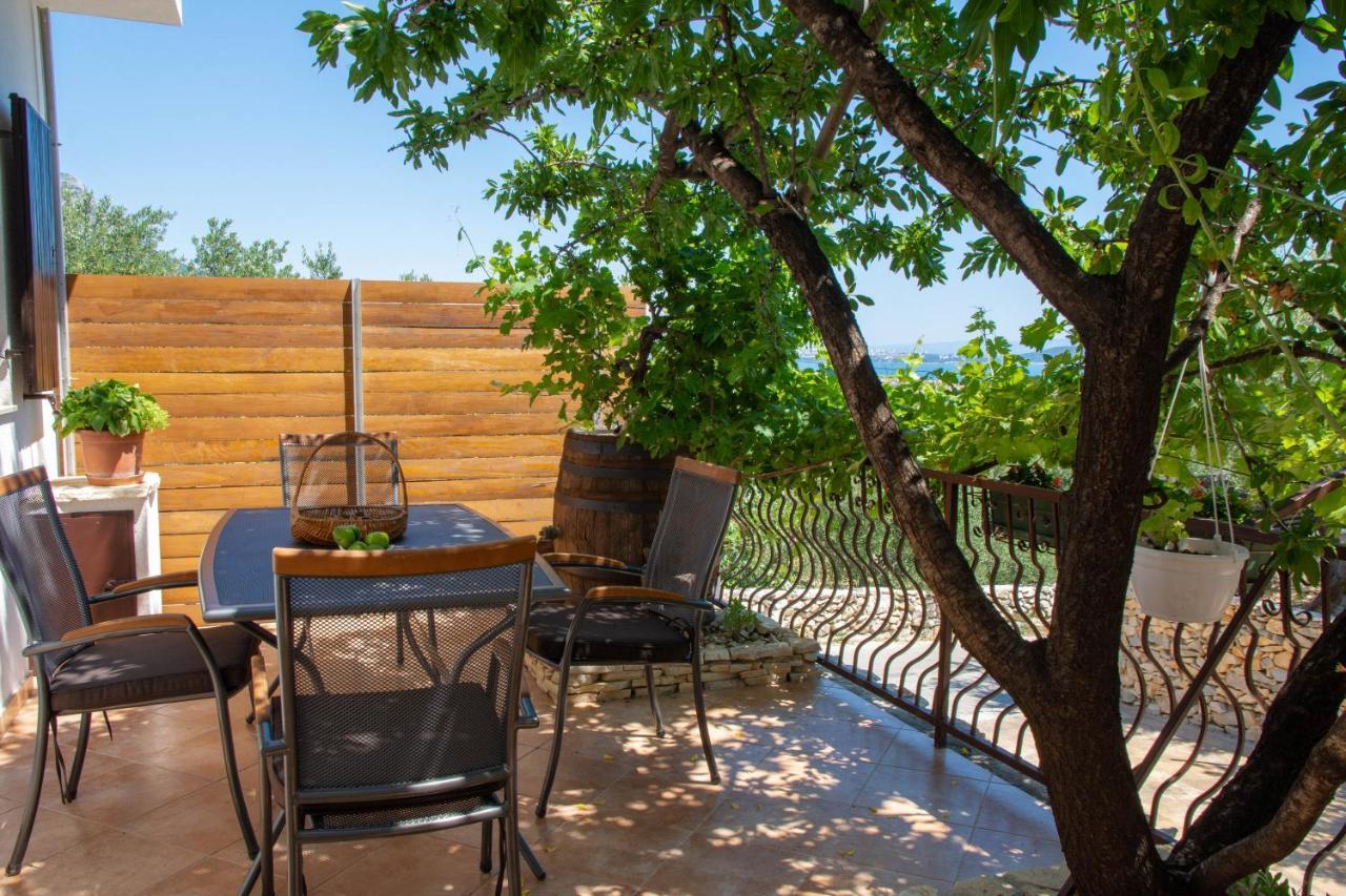 Plum Holiday Home Kastel Stari ภายนอก รูปภาพ