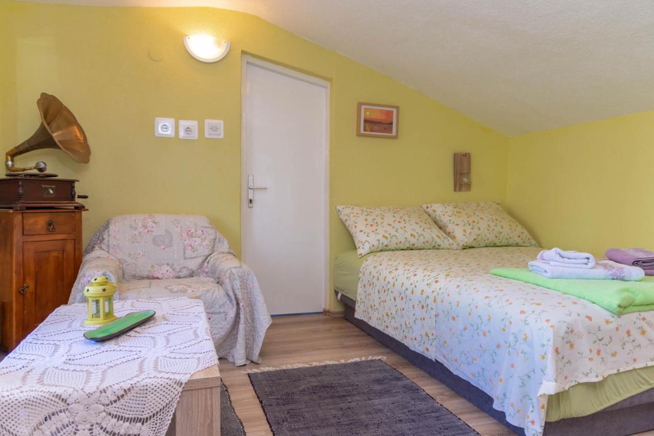 Plum Holiday Home Kastel Stari ภายนอก รูปภาพ