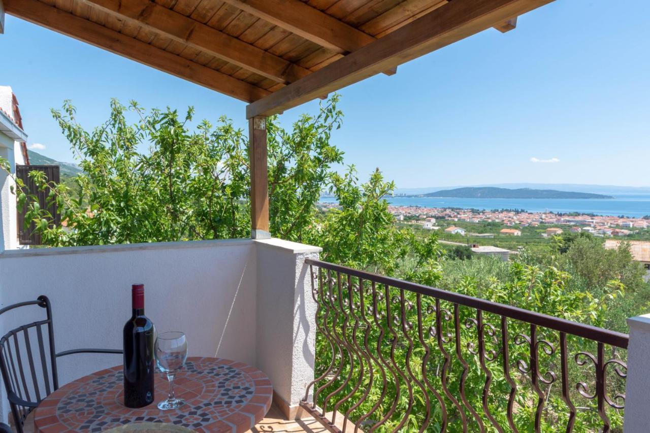 Plum Holiday Home Kastel Stari ภายนอก รูปภาพ