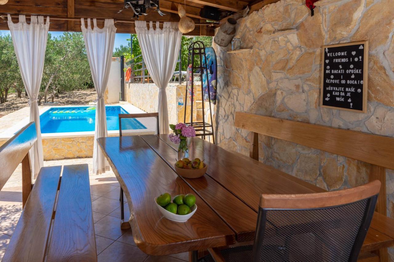 Plum Holiday Home Kastel Stari ภายนอก รูปภาพ