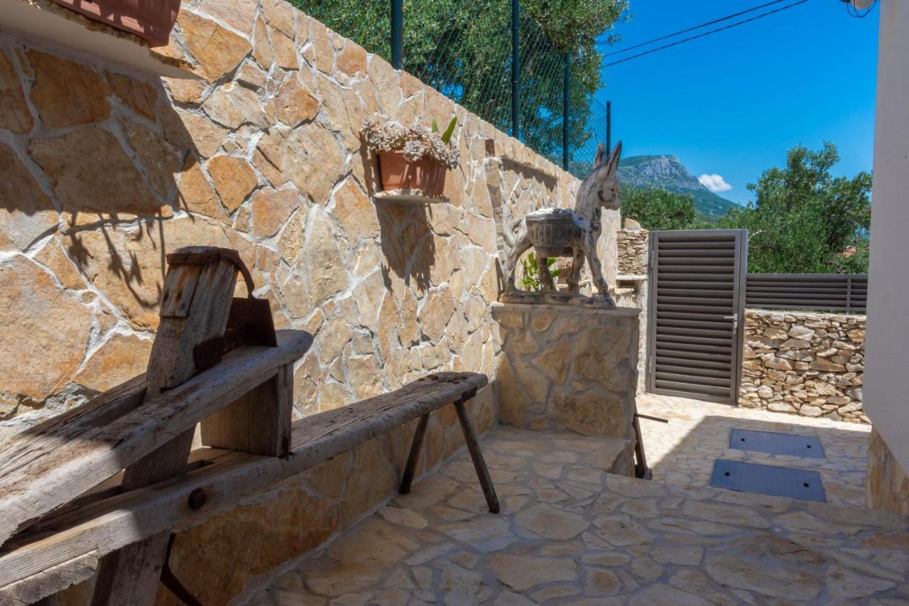 Plum Holiday Home Kastel Stari ภายนอก รูปภาพ