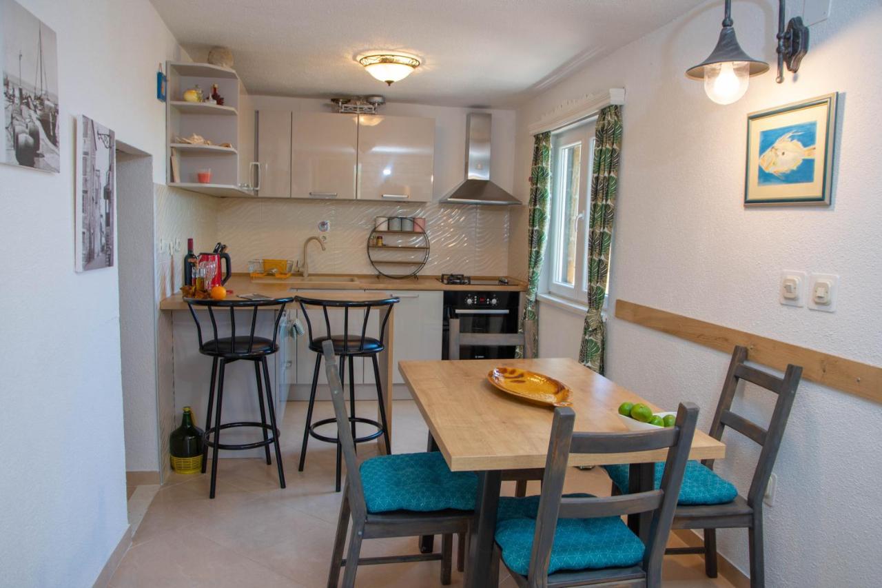 Plum Holiday Home Kastel Stari ภายนอก รูปภาพ