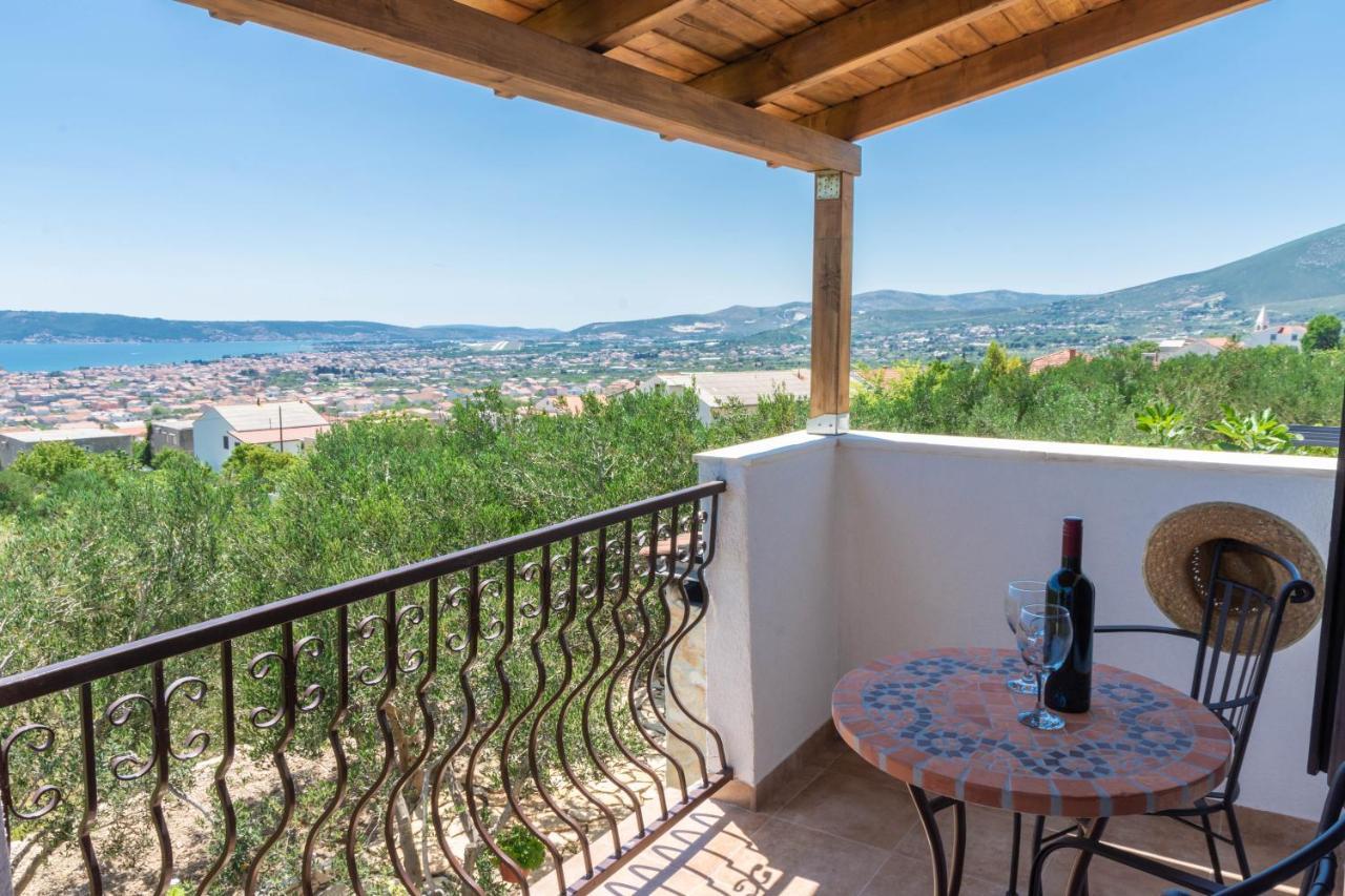 Plum Holiday Home Kastel Stari ภายนอก รูปภาพ