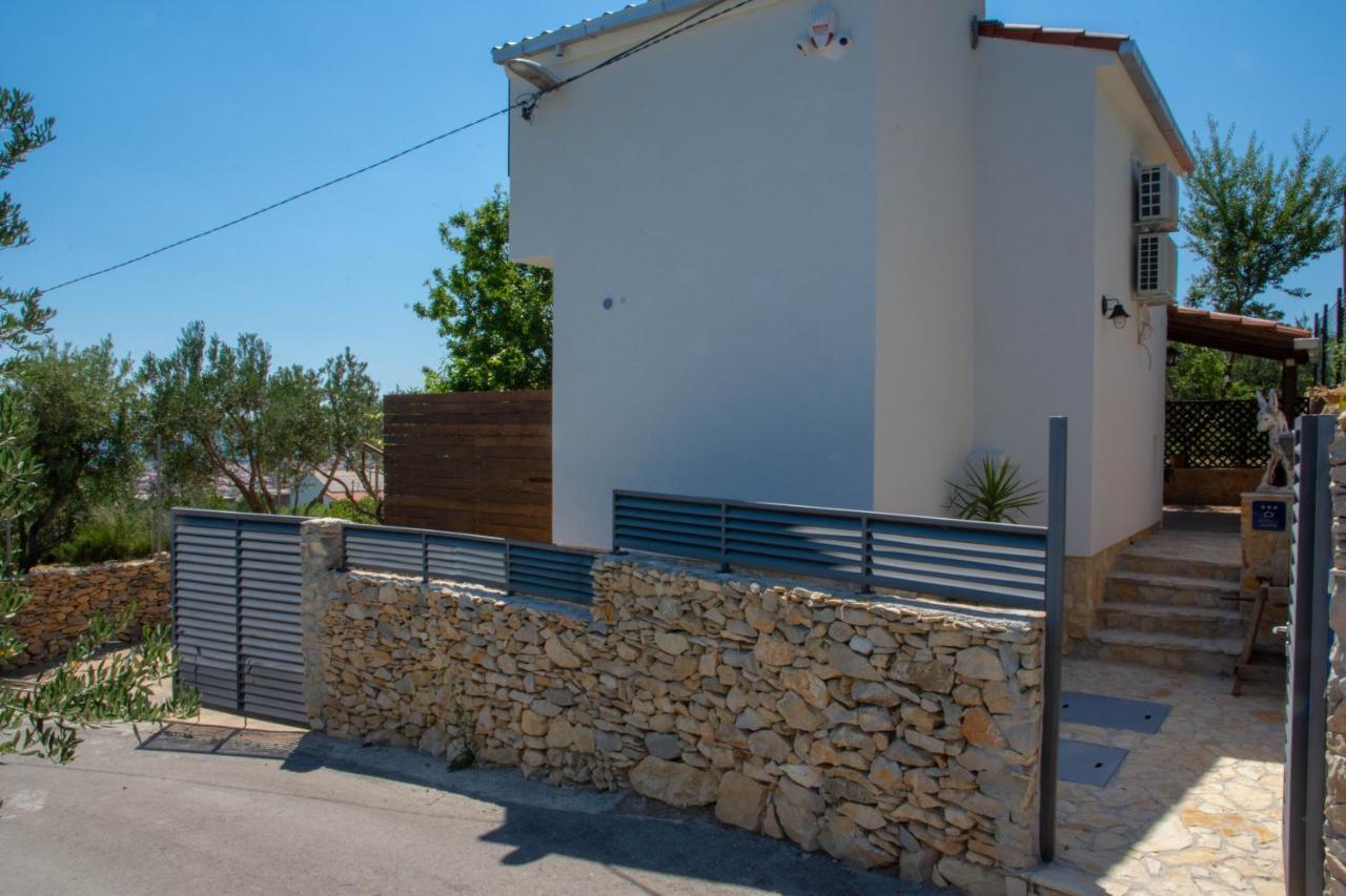 Plum Holiday Home Kastel Stari ภายนอก รูปภาพ