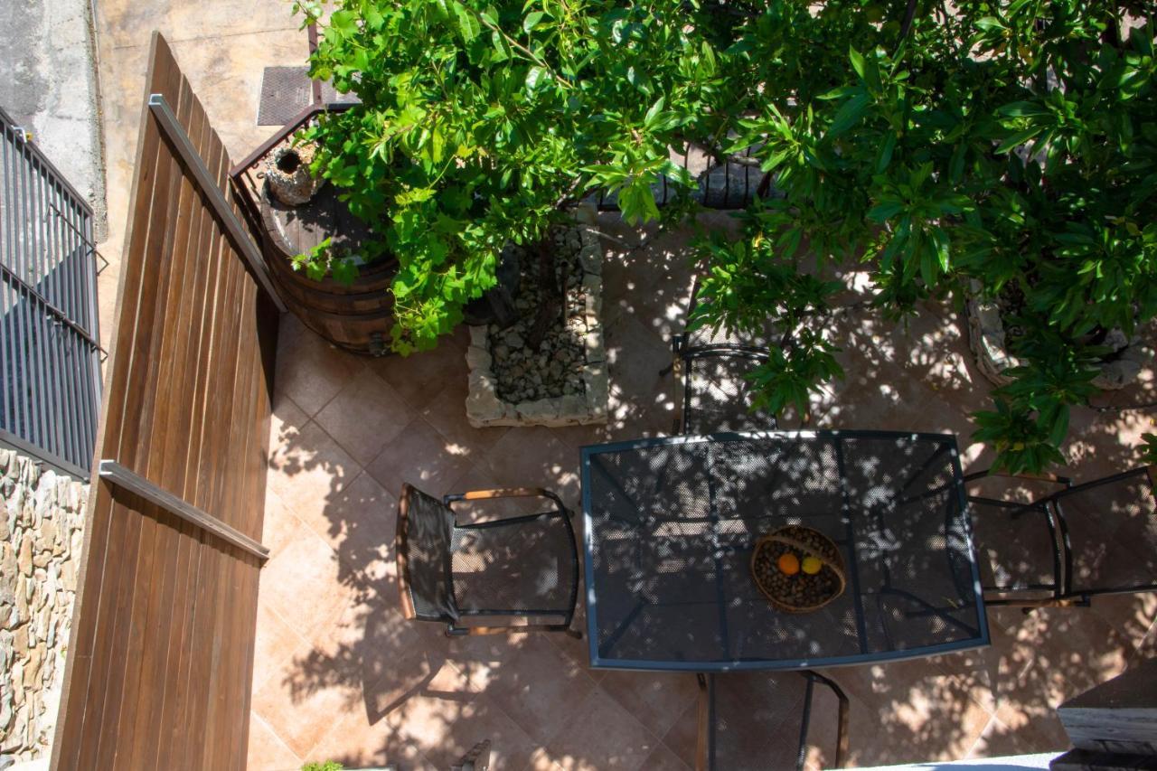 Plum Holiday Home Kastel Stari ภายนอก รูปภาพ