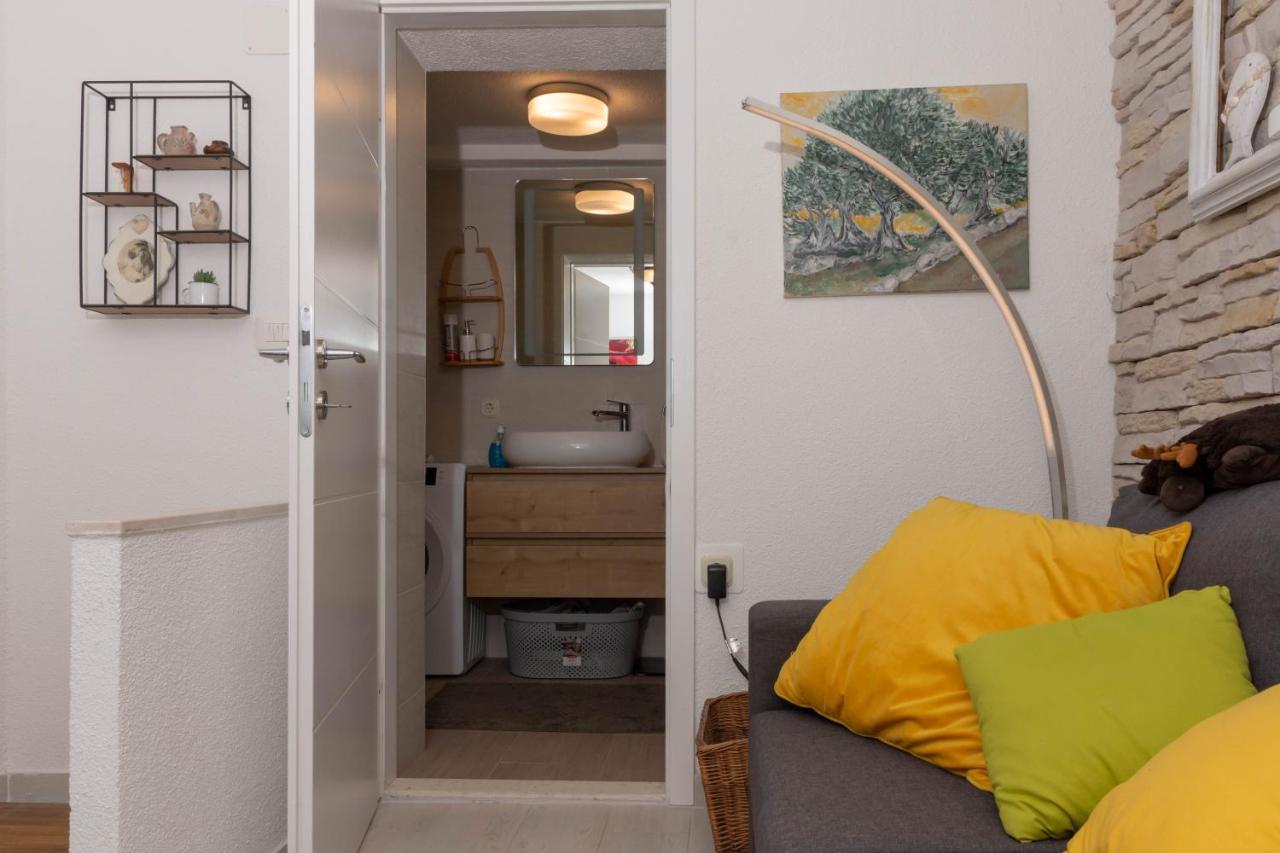 Plum Holiday Home Kastel Stari ภายนอก รูปภาพ