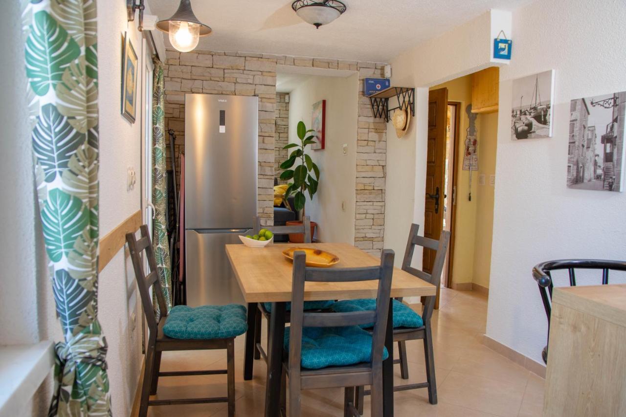 Plum Holiday Home Kastel Stari ภายนอก รูปภาพ