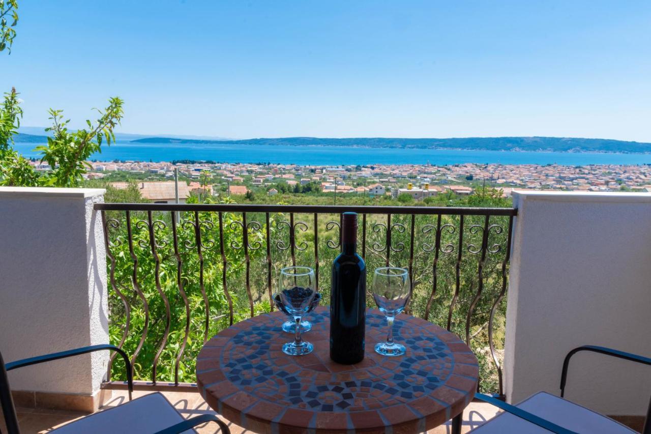 Plum Holiday Home Kastel Stari ภายนอก รูปภาพ