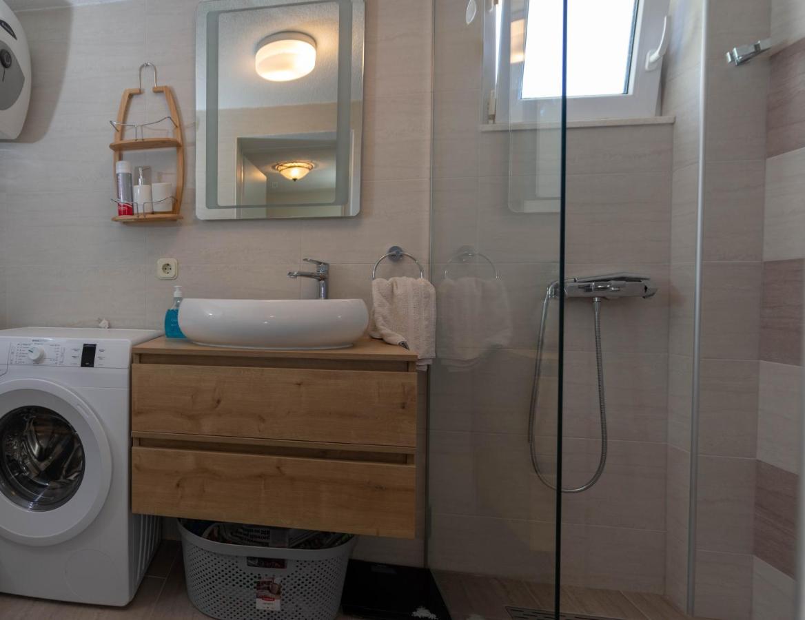 Plum Holiday Home Kastel Stari ภายนอก รูปภาพ