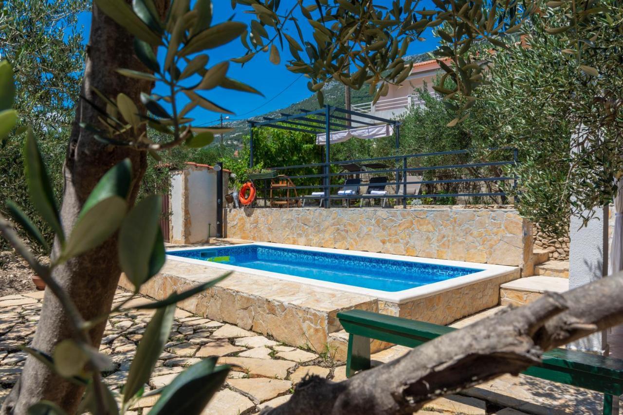 Plum Holiday Home Kastel Stari ภายนอก รูปภาพ