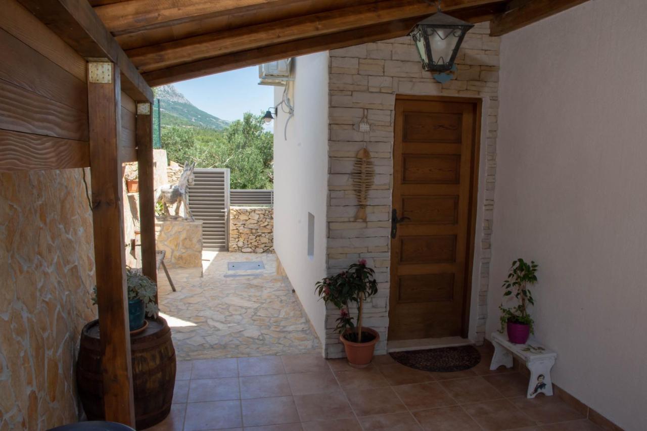 Plum Holiday Home Kastel Stari ภายนอก รูปภาพ